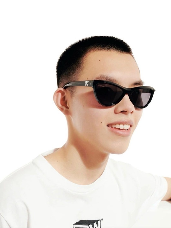Off-White Black Cat-Eye Sunglasses with Branded Pouch main image 7
